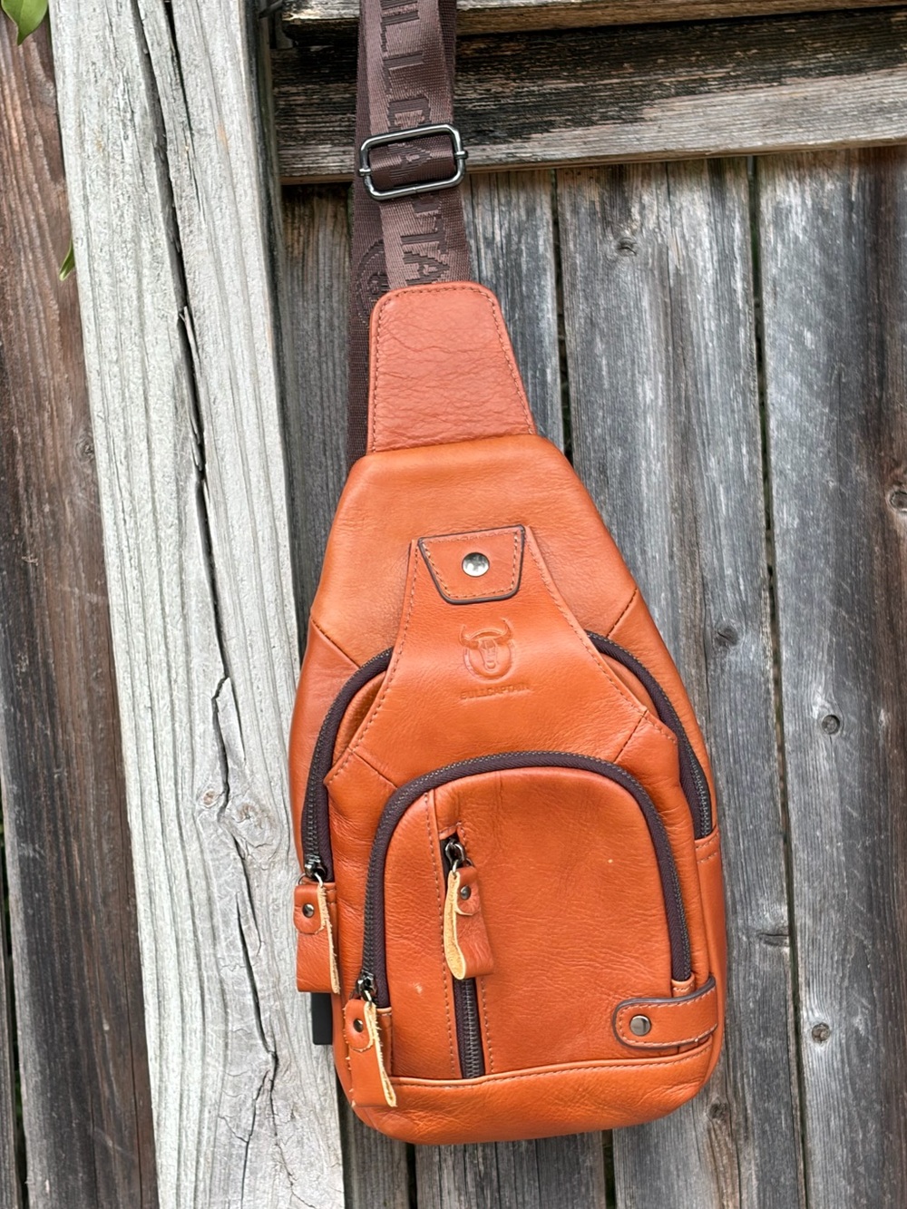 Bull Captain: Men's Leather Sling Bag in Tan NWOT